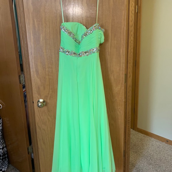 Prom dress - Picture 1 of 4